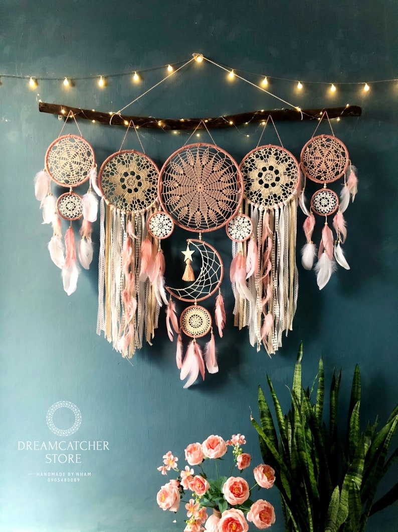 🌟 Dreamcatcher moon and stars hanging over the bed(🎁Hot Sale-$100 OFF🎁）