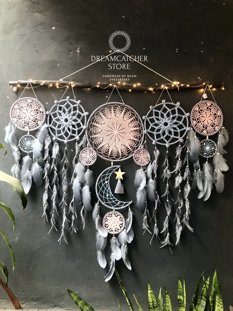 🌟 Dreamcatcher moon and stars hanging over the bed(🎁Hot Sale-$100 OFF🎁）