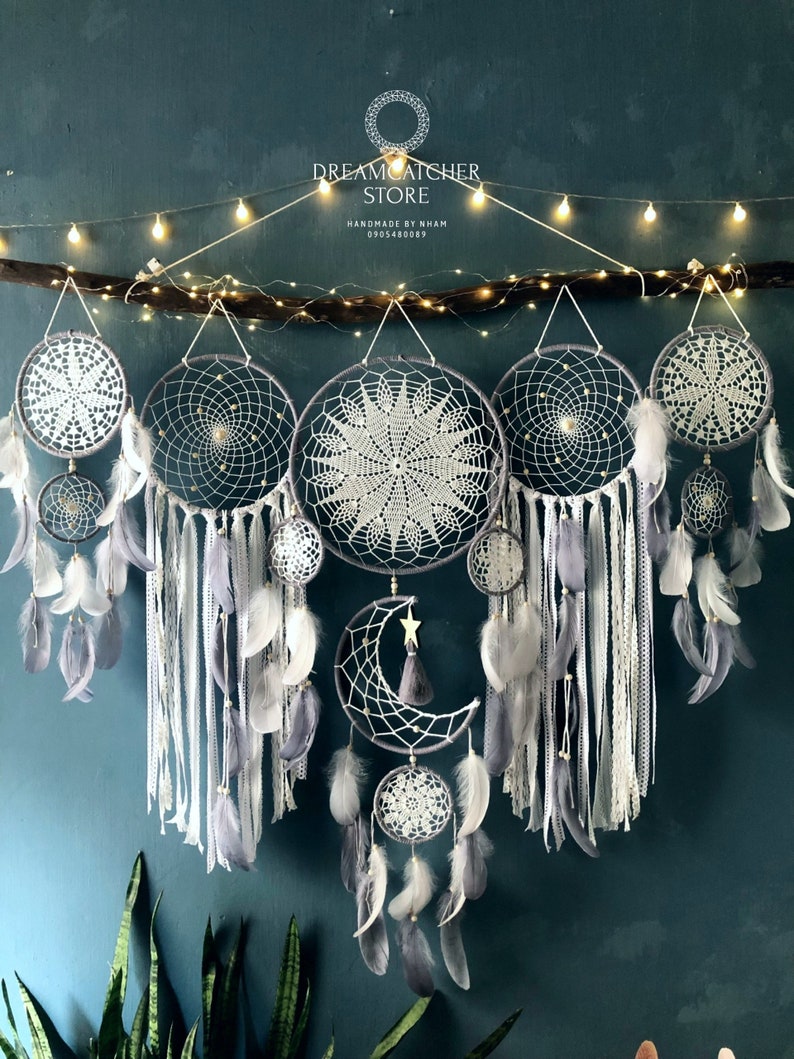 🌟 Dreamcatcher moon and stars hanging over the bed(🎁Hot Sale-$100 OFF🎁）